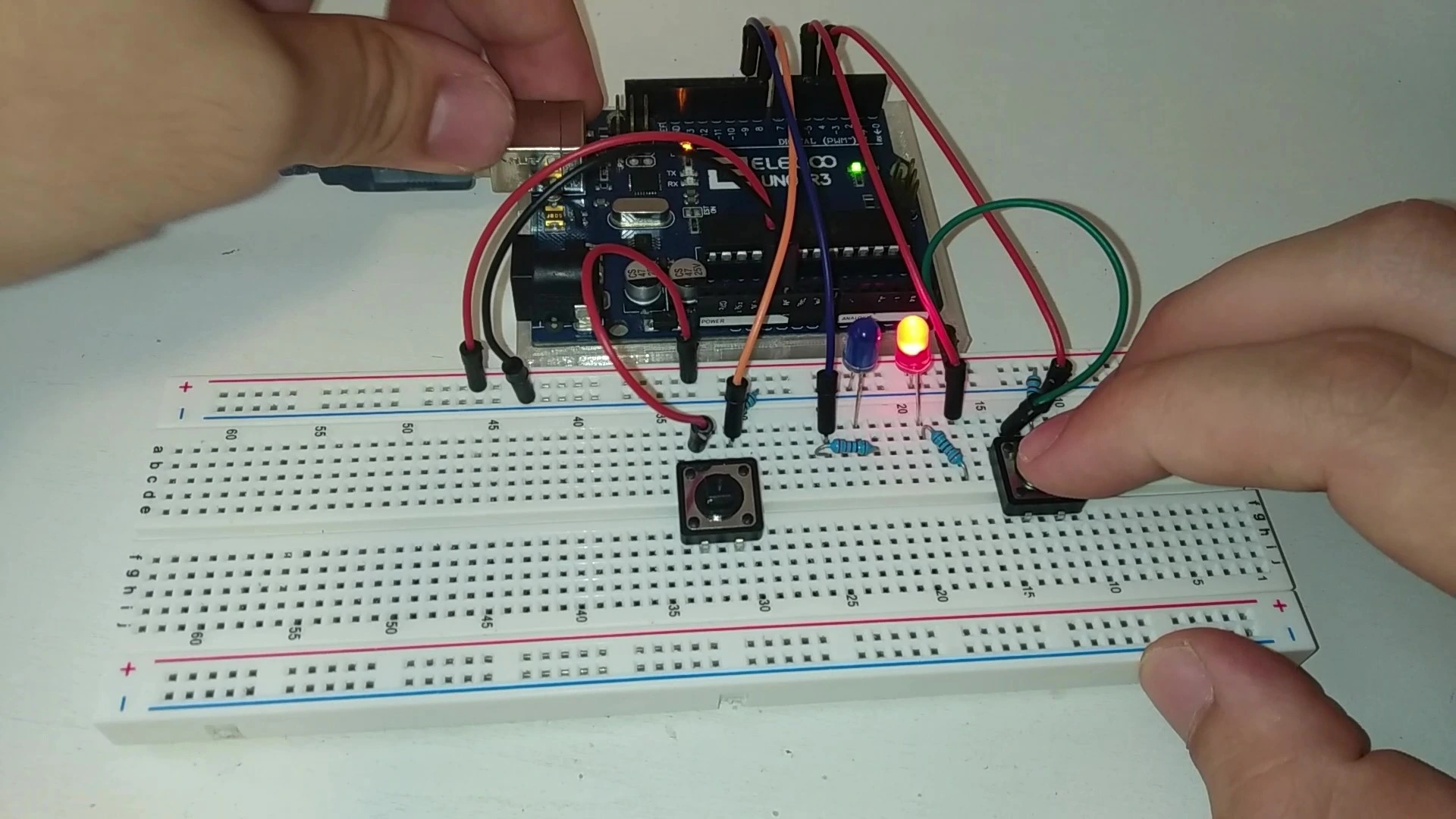 proyecto con arduino carrera encender un led
