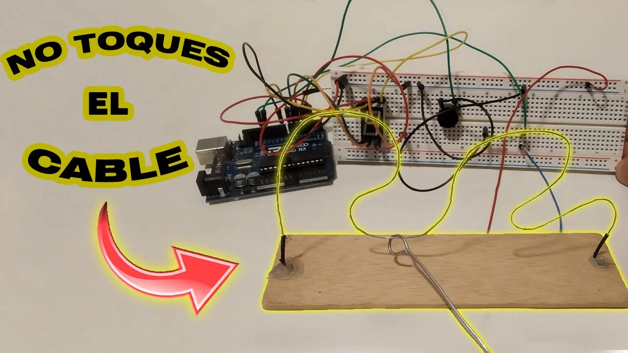Juego con Arduino: "隆NO TOQUES EL CABLE!" 1 laberinto con arduino