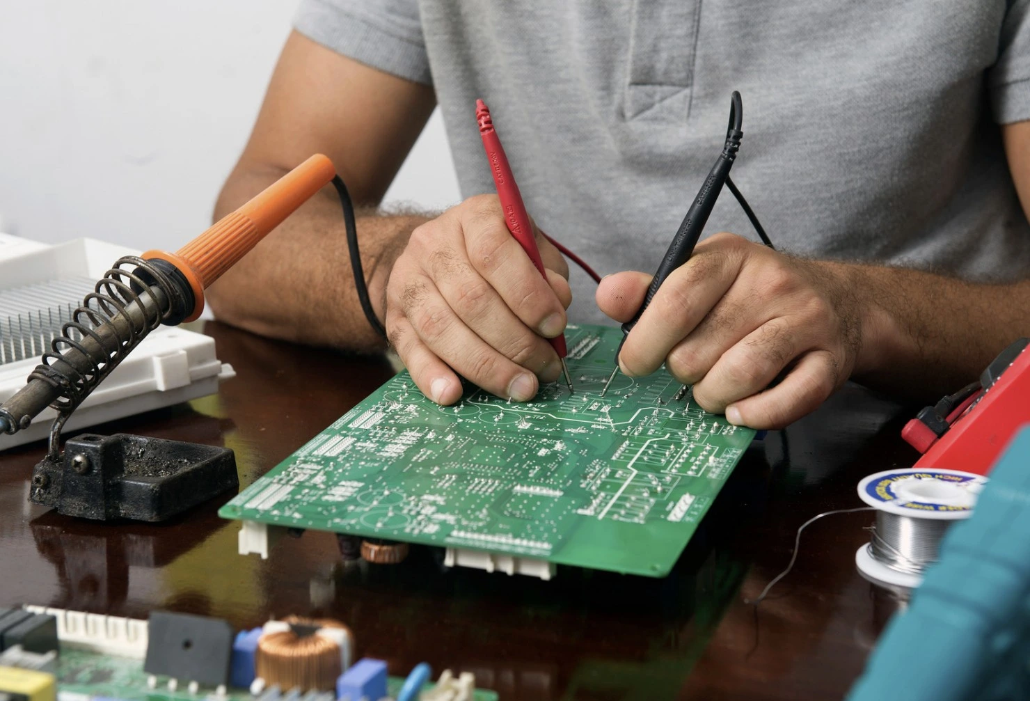 Testeo y control de PCBs durante la validaci&oacute;n del firmware
